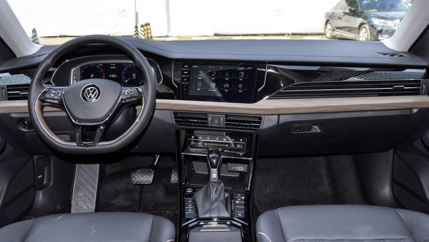 同期出道B级车如何选 大众帕萨特对比现代索纳塔