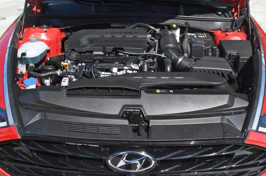 同期出道B级车如何选 大众帕萨特对比现代索纳塔