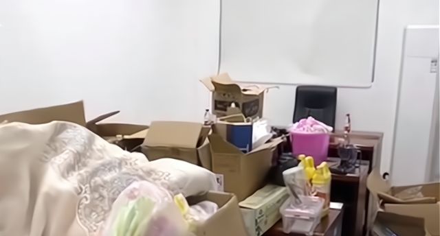 业主价值数万元物品打包放楼道,全被保洁拿走:业主儿子要求清理休闲区蓝鸢梦想 - Www.slyday.coM 业主价值数万元物品打包放楼道,全被保洁拿走:业主儿子要求清理休闲区蓝鸢梦想 - Www.slyday.coM