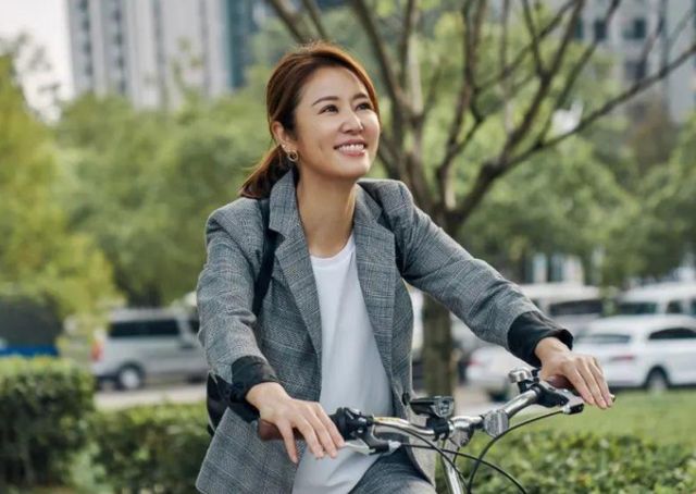 45岁林心如再演少女,身材状态尽显老态,网友:要认清自己啊