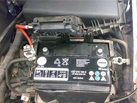 为什么汽车电瓶接线柱会有铜绿？影响电瓶寿命的因素有哪些？