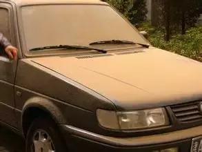 车子停了一年居然变成一堆废铁