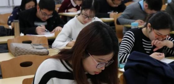 有种“现实”叫考不上本科是智商问题,三本生应聘,却因学历被刷 有种“现实”叫考不上本科是智商问题,三本生应聘,却因学历被刷