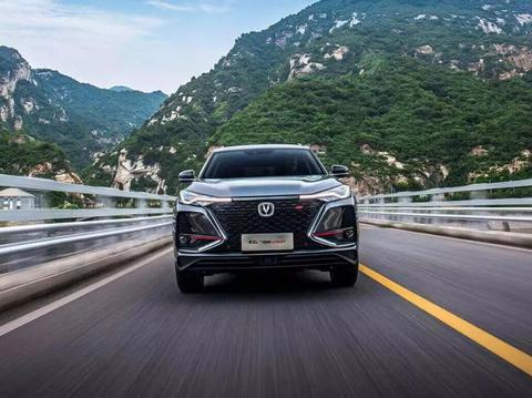 挡风玻璃上的小黑点是什么？