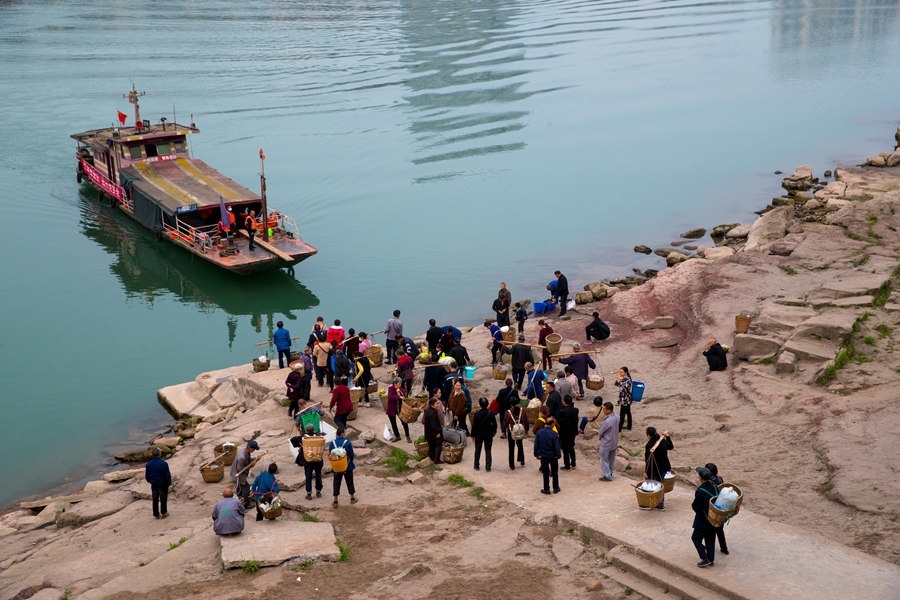 求灵魂摆渡第一季第十九集赵吏给阿宝跪下送花的背景音乐