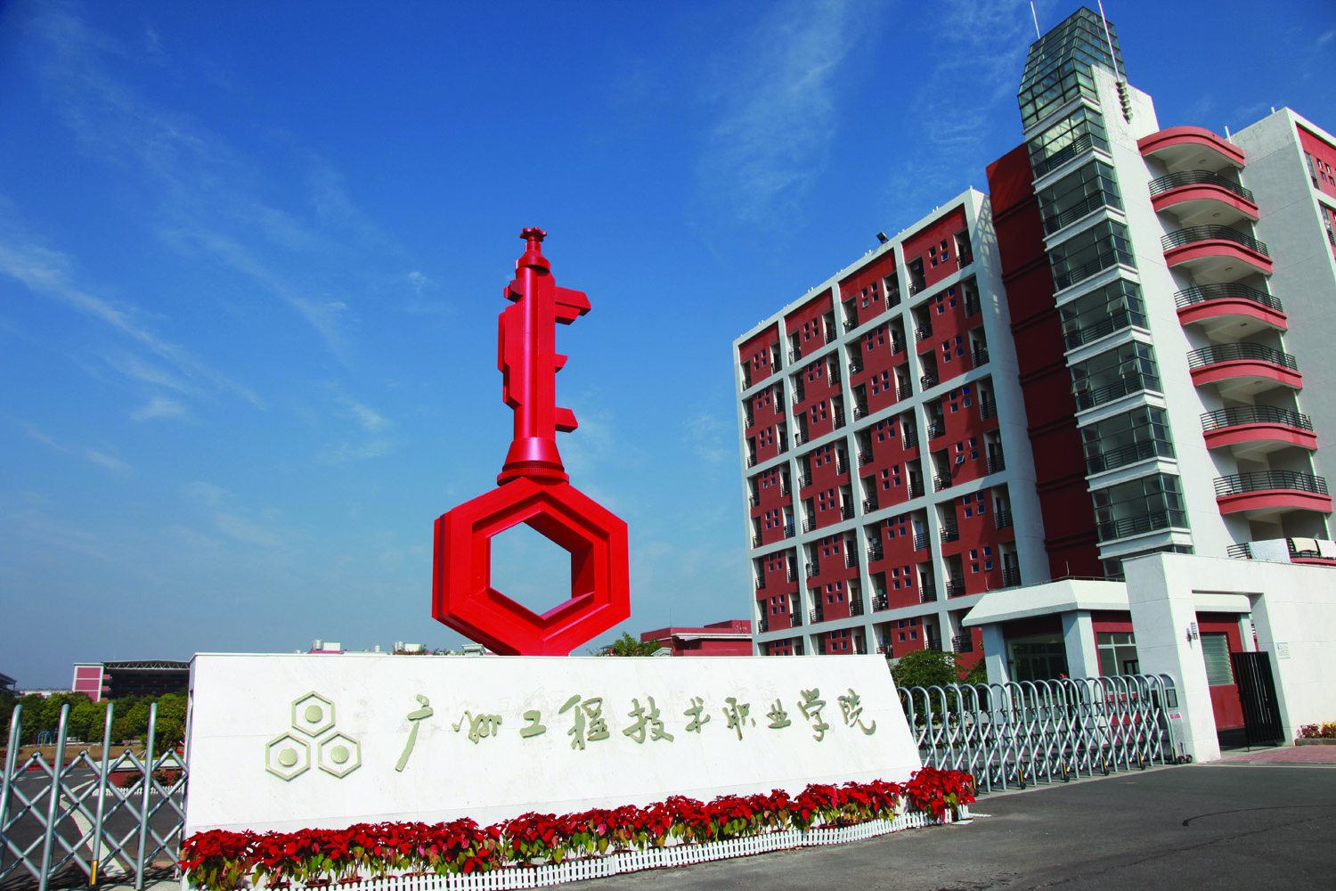 独家报道！2025年怎样联系到深职院的女学生呢 社交方式全解析