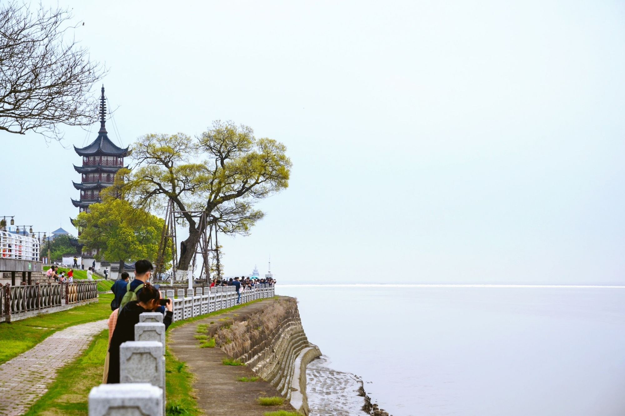 海宁观潮胜地公园，有着观潮第一胜地的美誉，你想去吗？