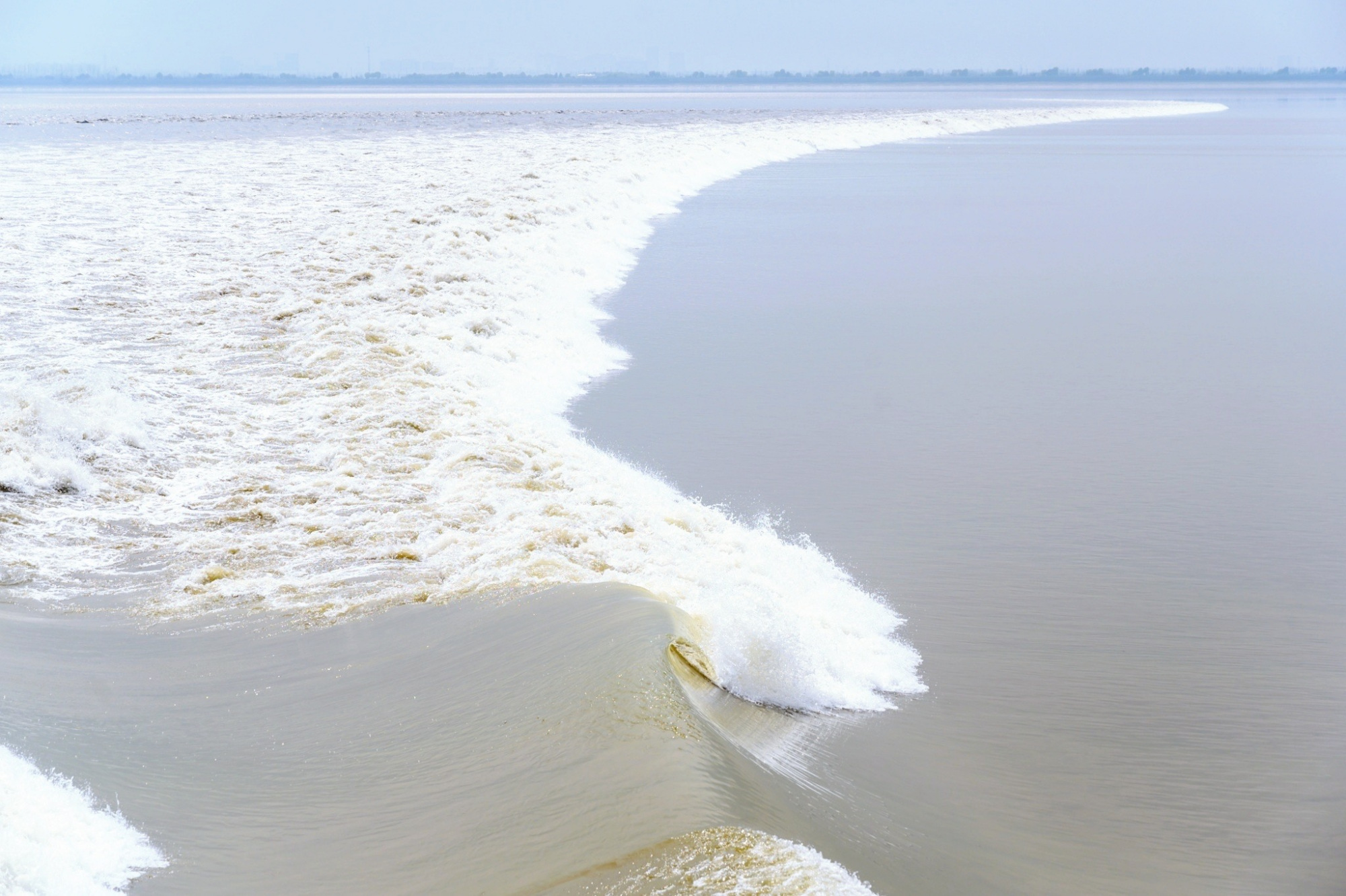 海宁观潮胜地公园，有着观潮第一胜地的美誉，你想去吗？