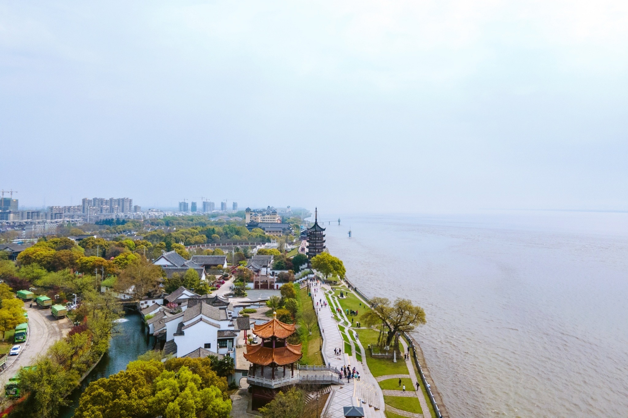 海宁观潮胜地公园，有着观潮第一胜地的美誉，你想去吗？