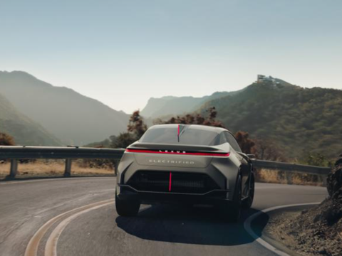 雷克萨斯电动概念车，轿跑外观凡尔赛内饰，还没油车带感