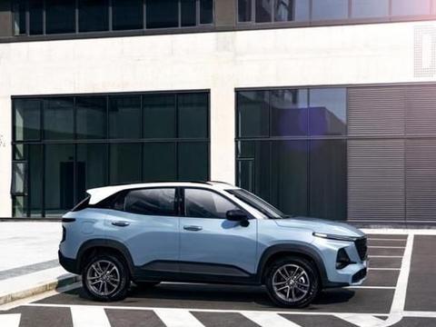 十万级小型SUV,国产正面硬刚合资能赢吗?看看新宝骏RS-3