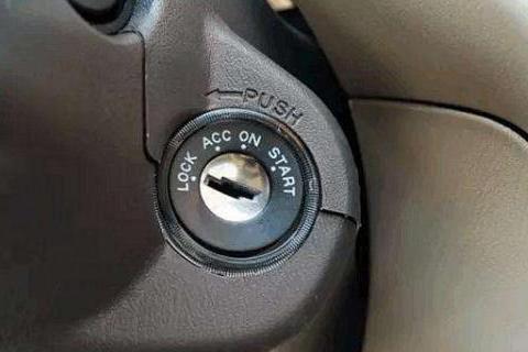 为什么汽车启动时，不能连续的打火？汽修工说出了答案