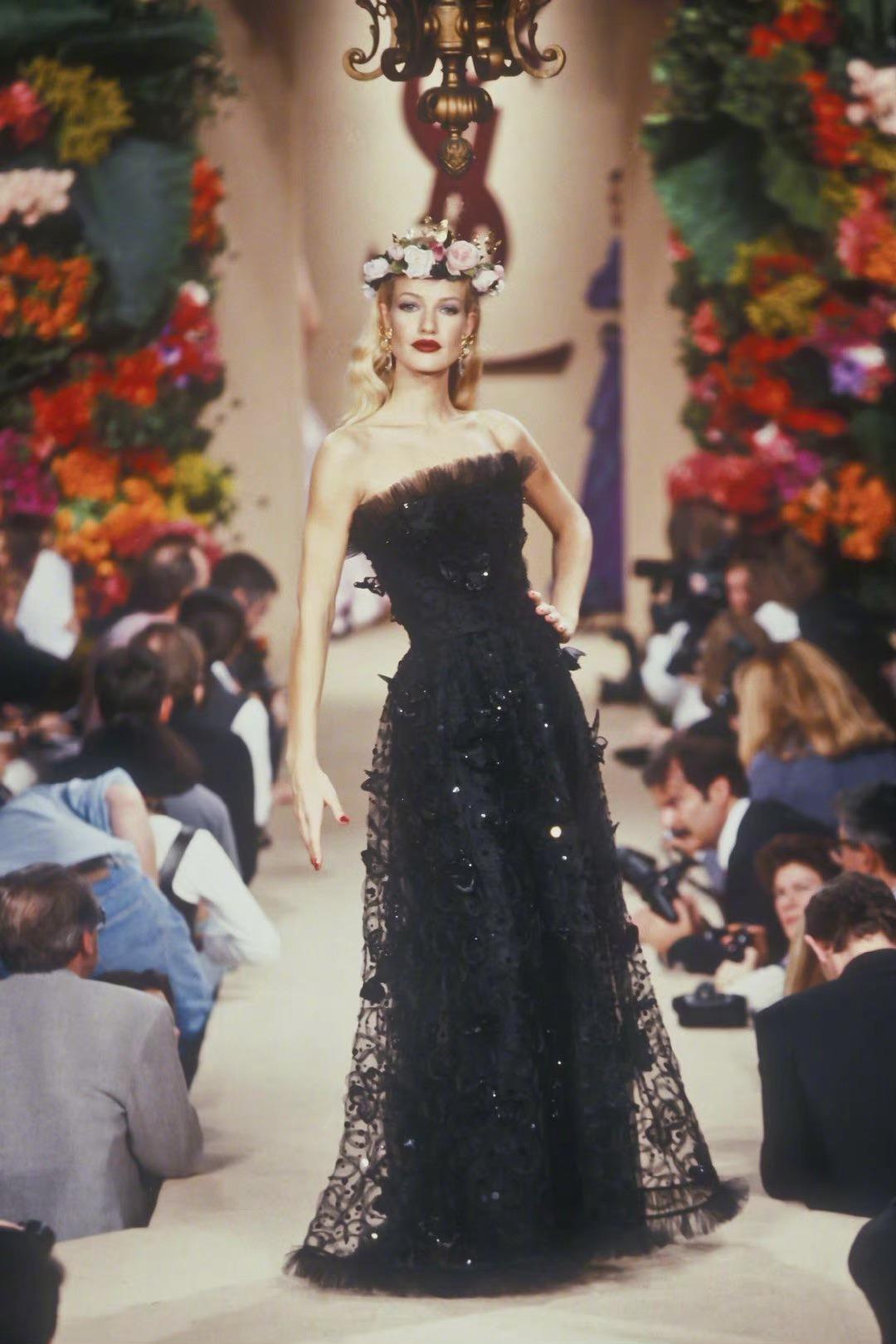 Yves Saint Laurent S/S 1995 上世纪的模特和服装，美疯了!!!|和服装|模特|时尚设计_新浪新闻
