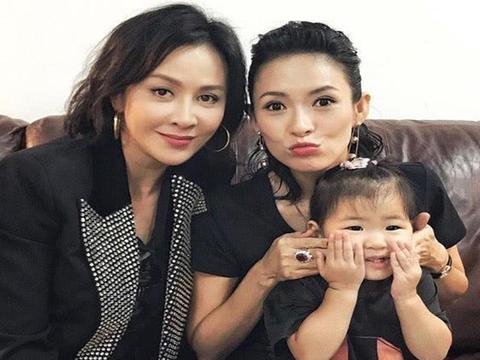 章子怡女儿的“翠花照”走红,从公主到村姑,可能只需要一个姥姥休闲区蓝鸢梦想 - Www.slyday.coM 章子怡女儿的“翠花照”走红,从公主到村姑,可能只需要一个姥姥休闲区蓝鸢梦想 - Www.slyday.coM