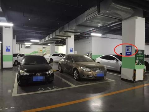 “禁停令”首日：老头乐、外卖车、燃油车占位 充电问题依然存在