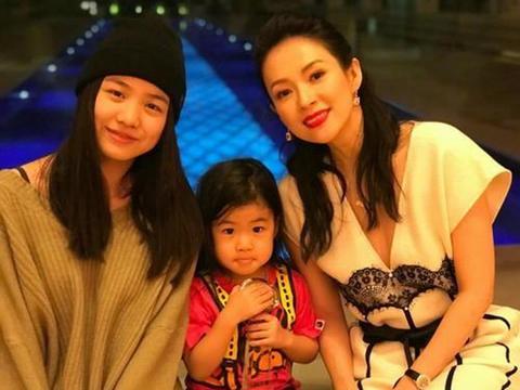 章子怡女儿的“翠花照”走红,从公主到村姑,可能只需要一个姥姥休闲区蓝鸢梦想 - Www.slyday.coM 章子怡女儿的“翠花照”走红,从公主到村姑,可能只需要一个姥姥休闲区蓝鸢梦想 - Www.slyday.coM