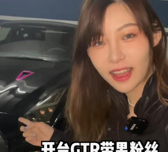 机车女神痞幼又玩新花样开价值200万的gtr带男粉吃路边摊