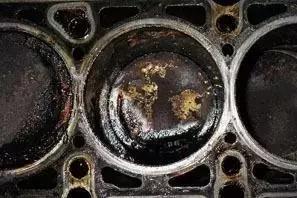 排气管上有积碳需要及时处理吗？