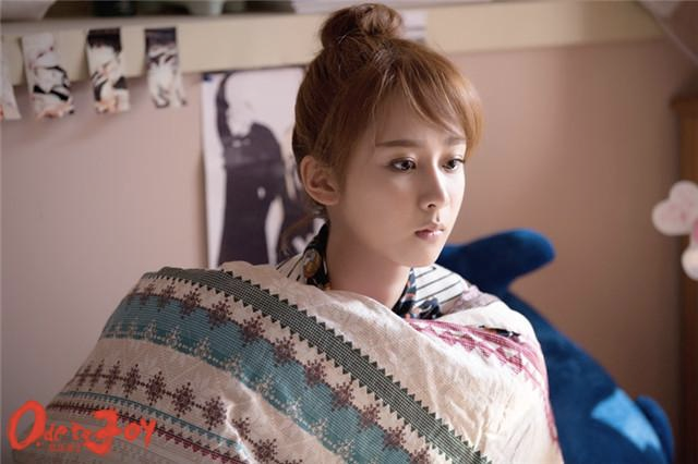 粉丝向左，欢瑞向右：杨紫与炮火中的《沉香如屑》