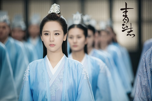 粉丝向左，欢瑞向右：杨紫与炮火中的《沉香如屑》