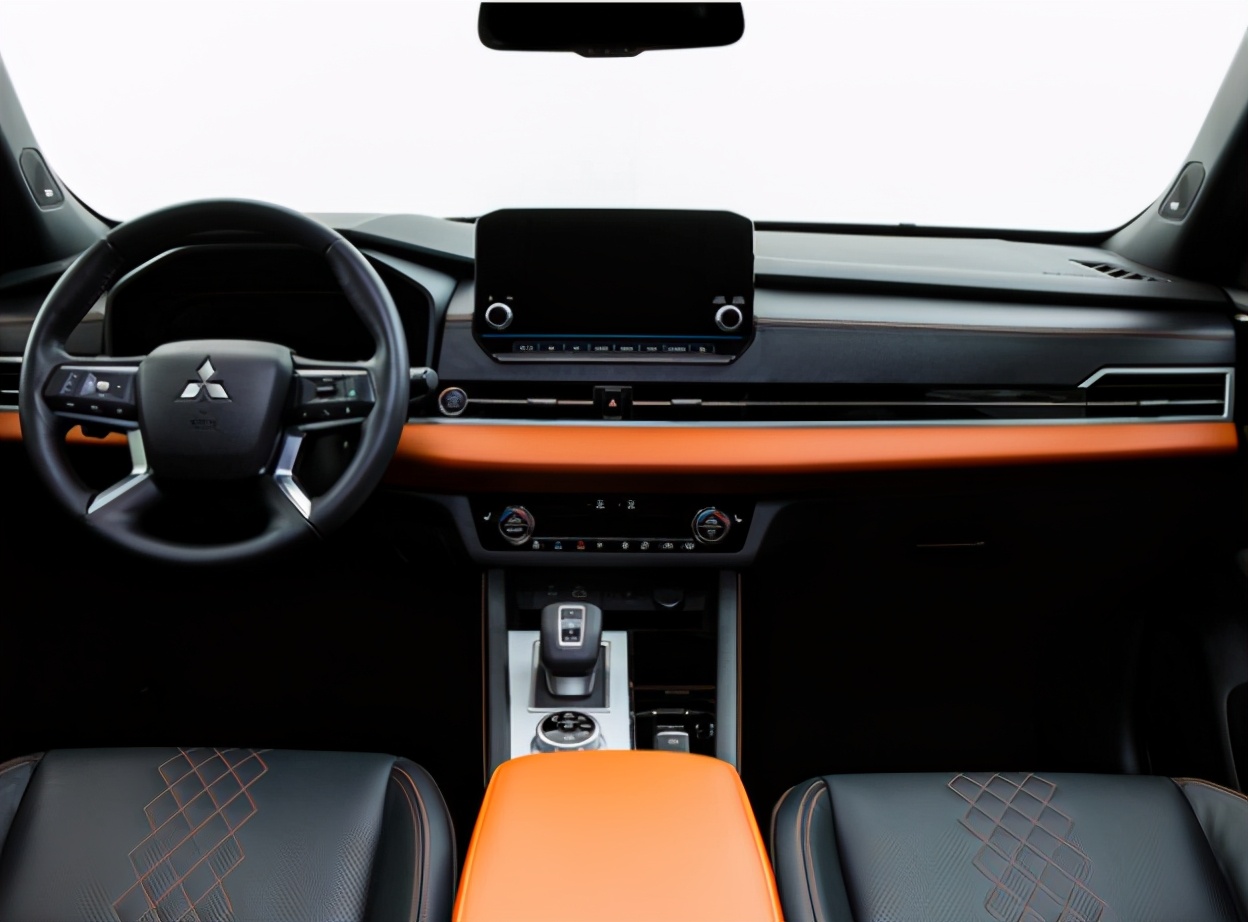 (配图为新欧蓝德内饰)