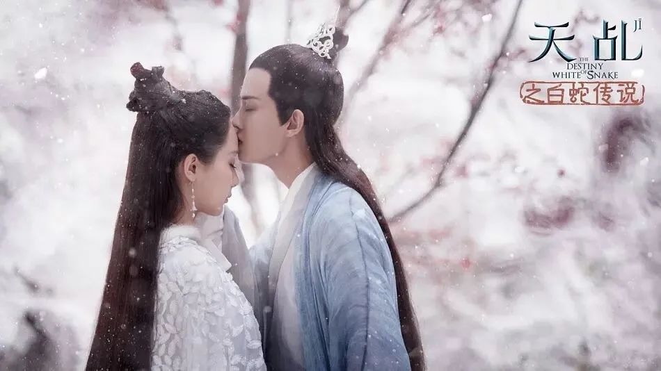 粉丝向左，欢瑞向右：杨紫与炮火中的《沉香如屑》