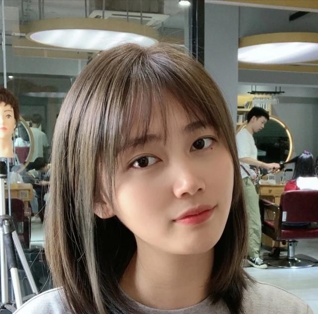 40岁流行的发型女,今年流行啥发型女40岁 适合40岁女人的发型,这几款贵气时髦又百搭,还很好打理