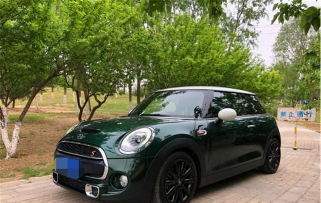 miniCooper绿色,mini cooper墨绿色太美 姑爷花26万买台宝马mini送给老丈人老丈人他目的肯定不单纯