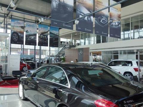 新车都建议4S店放一夜再提？老司机说出实情，车主：怎么不早说