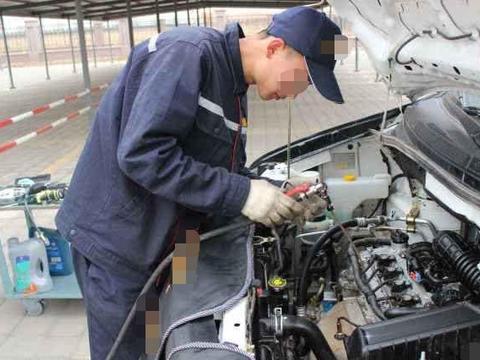 用全合成机油就敢1万公里换一次？维修工：不懂就来学一学