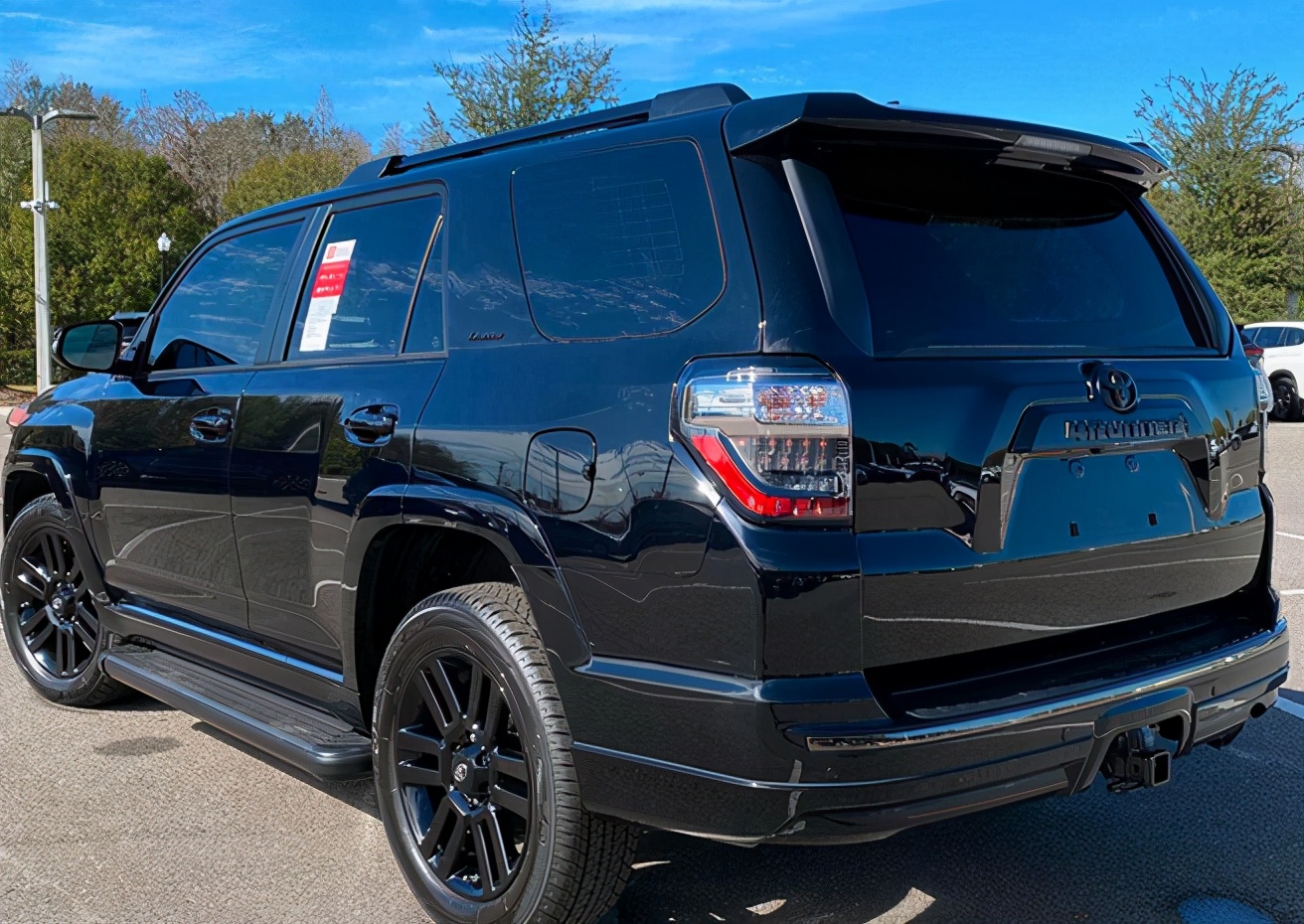 定位中大型SUV 丰田4Runner车型实拍图来袭