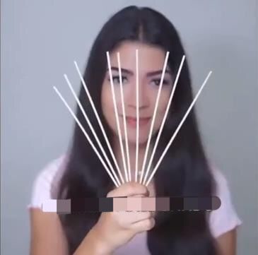 女子在家用筷子卷头发,拆下筷子那一刻,网友:泡面头?休闲区蓝鸢梦想 - Www.slyday.coM 女子在家用筷子卷头发,拆下筷子那一刻,网友:泡面头?休闲区蓝鸢梦想 - Www.slyday.coM