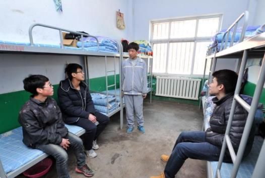 读小学的孩子可以一边照顾生病的父母一边看书学习吗?