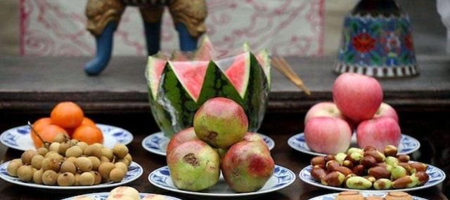 祭祀用的供品 食品与水果他人可以吃吗?