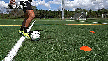 五个适合中场提高的控球训练 五个适合中场提高的控球训练