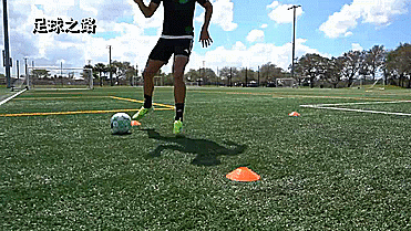 五个适合中场提高的控球训练 五个适合中场提高的控球训练