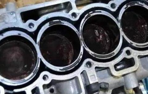 如何判断发动机有没有积碳，修车师傅：一般都有这几种情况觉察！