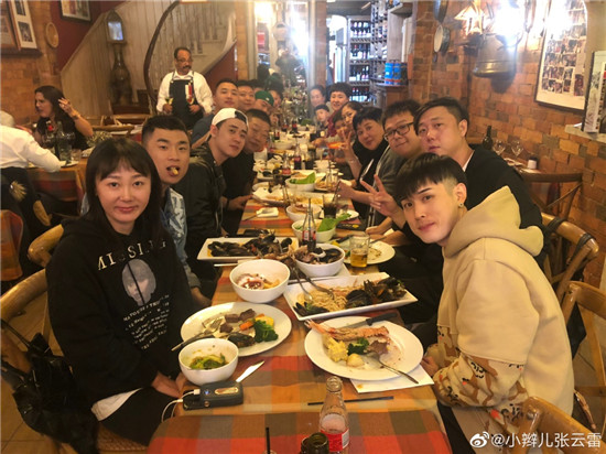 杨鹤通晒和靳鹤岚朱鹤松亲密合影,摄影师张云雷被吐槽|张云雷|杨鹤通