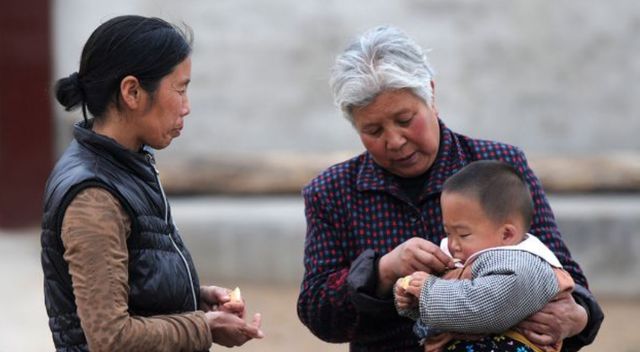 妈妈该如何照顾刚出生不久的宝宝呢？