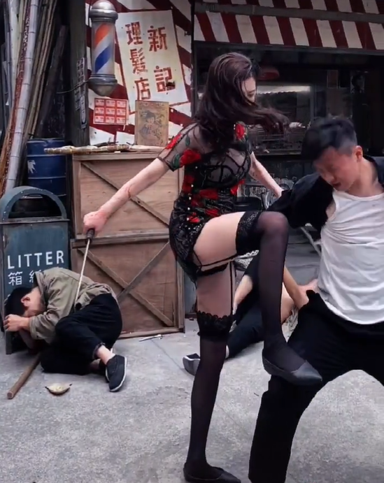 徐冬冬新戏造型曝光，穿黑丝踩高跟气场大开，身材凹凸有致太惹眼