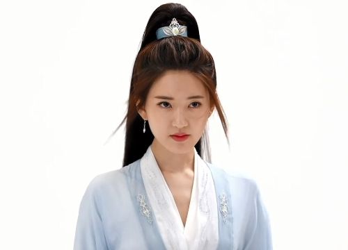 《且试天下》定妆照官宣,赵露思穿男装帅气,气势不输迪丽热巴