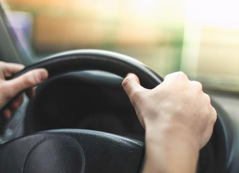 刹车灯为什么是红色?揭秘99%老司机不知道的汽车冷知识