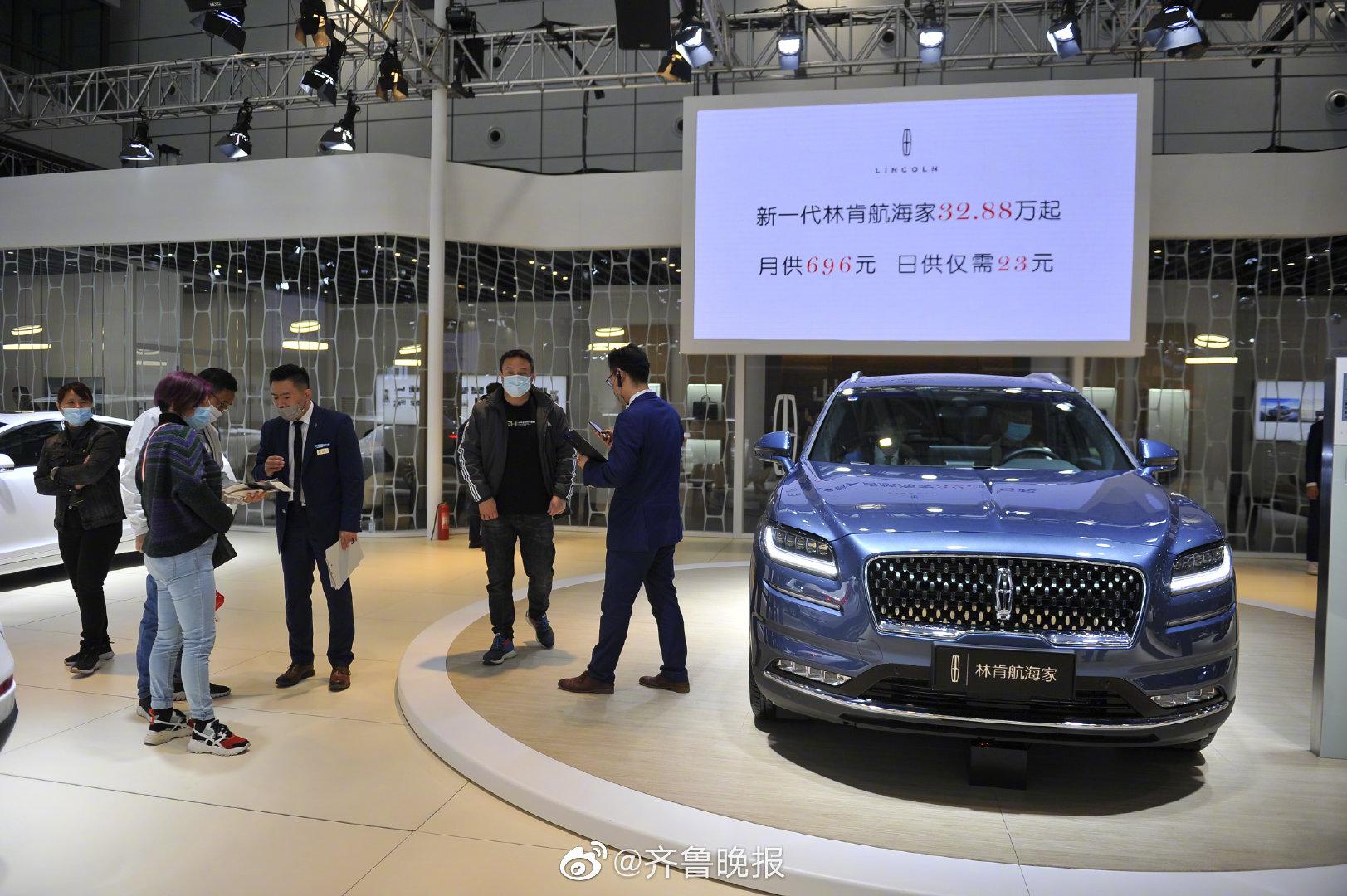 齐鲁车展迎来置换潮，中高档车型展位人头攒动