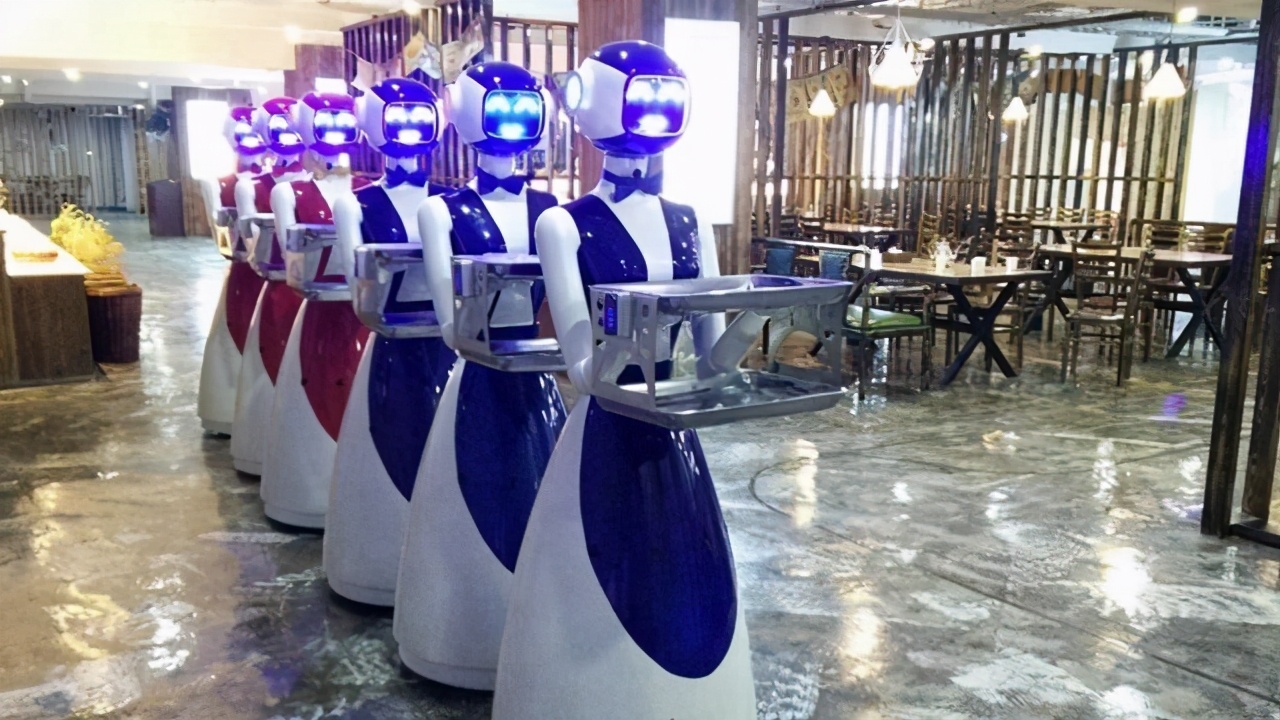 日本酒店"大升级",机器人服务客人,一秒钟切换八国语言