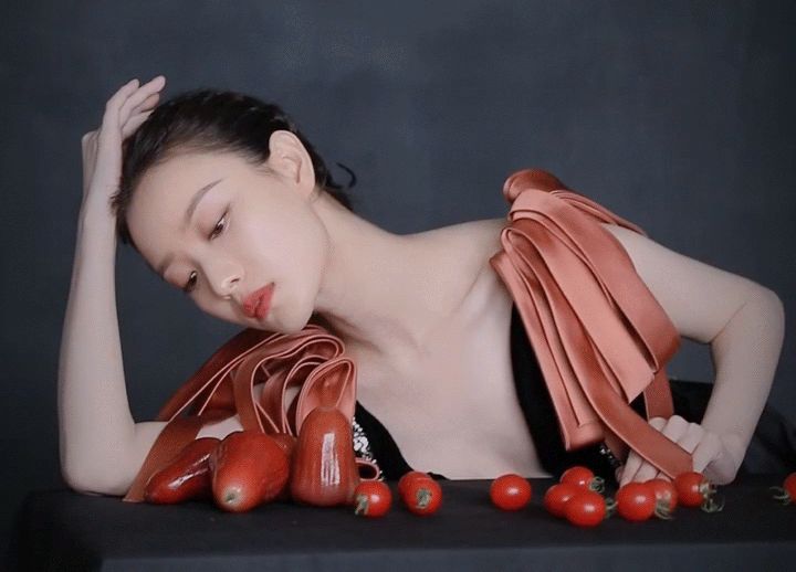 倪妮出席时尚芭莎年度派对,绝佳气质,绝美无比