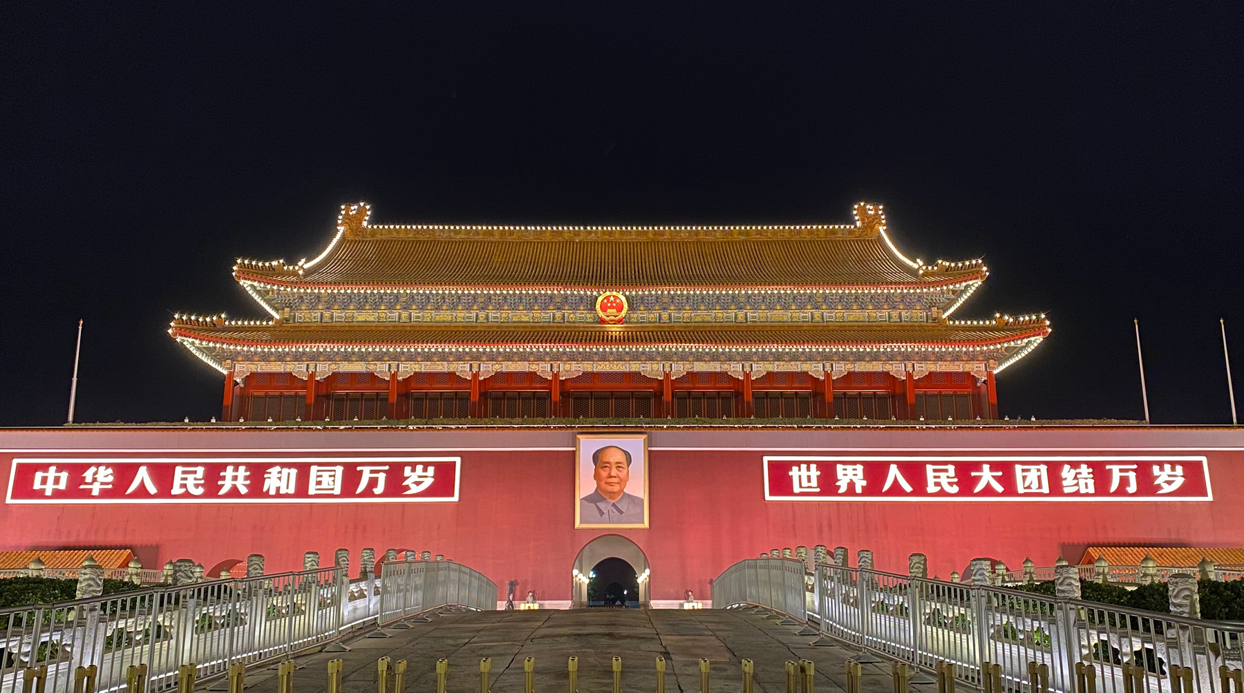 【携程攻略】北京天安门广场景点,这次去了两次，一次是晚上看的夜景，一次是白天。说实话，天安门是多…