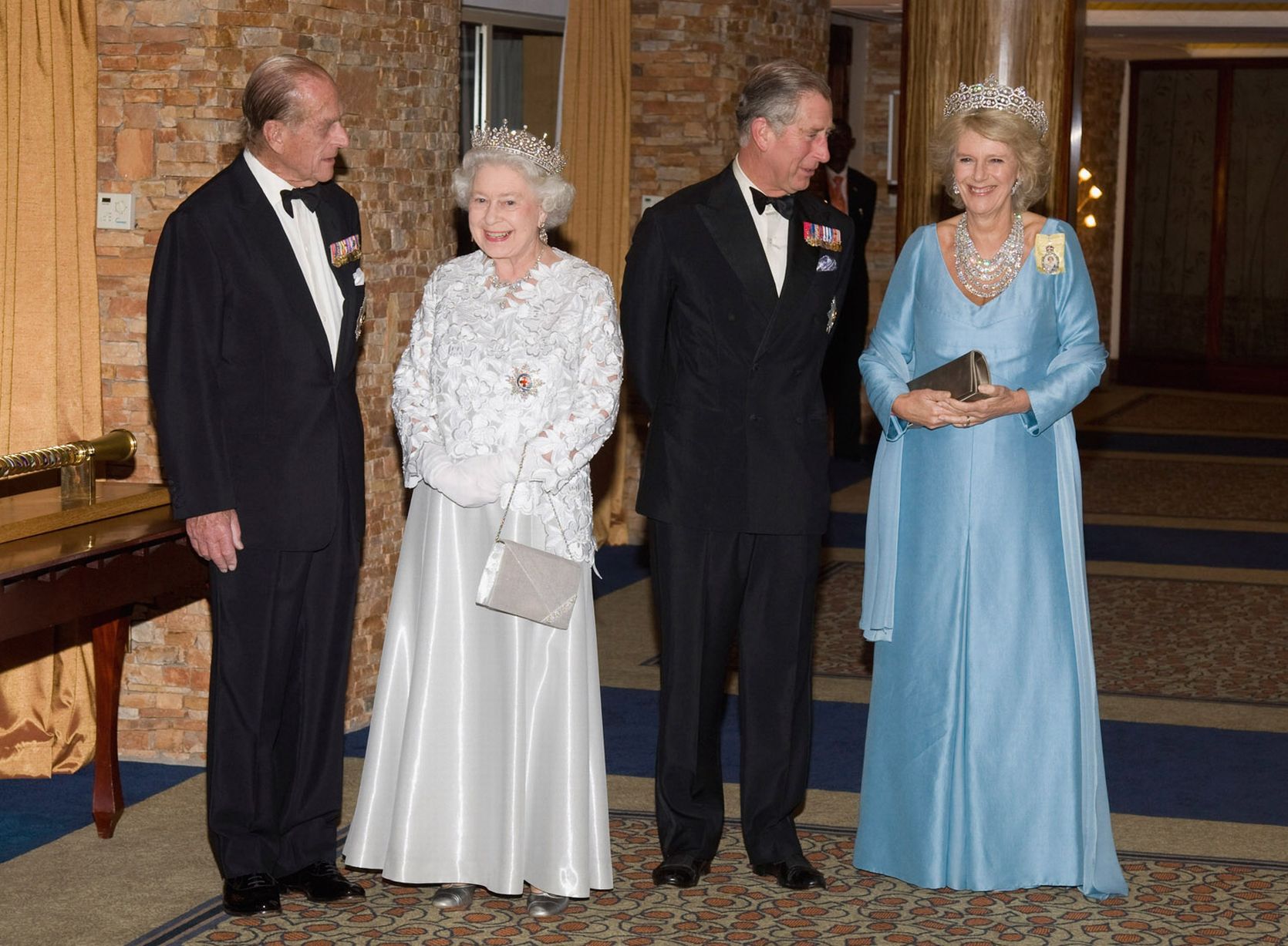 刚刚，菲利普亲王去世，享年99岁！与英国女王结婚74年，最后时光一起度过 | 每经网
