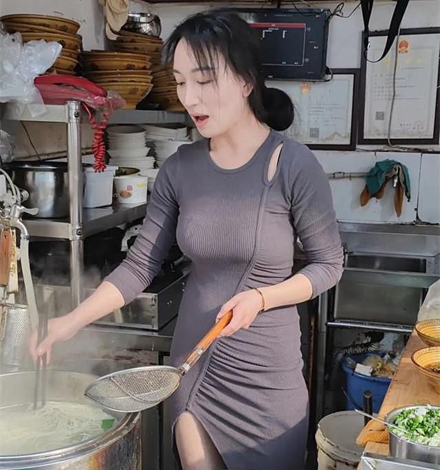 娃娃店老板娘突然涨价1000元是怎么回事 — 娃娃店老板娘突然加价1000元