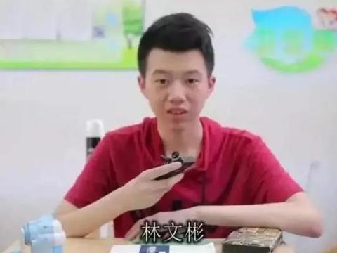 18岁自闭症男孩，字迹堪比“印刷体”，网友直呼：难道是天才？