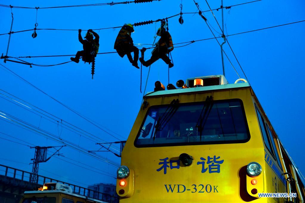 Staff members of China Railway No.10 Bureau Group work at Huangtai Station of Qingdao-Jinan railway in Jinan, east China's Shandong Province, April 12, 2021. After six hours of construction, more than 1,000 workers from China Railway No.10 Bureau Group on Monday morning completed the upgrade of Huangtai Station connecting two railway lines linking Qingdao and Jinan. (Xinhua/Guo Xulei)